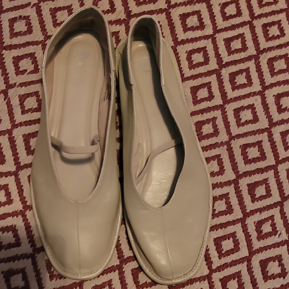 Zara Cream Flats Minimalist Slip-On Loafers